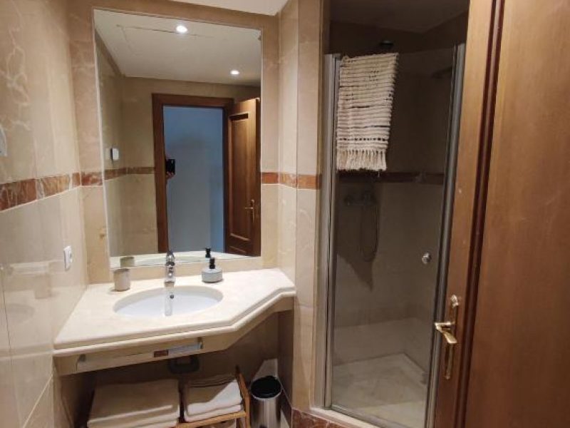 Costalita Estepona apartments bathroom 2